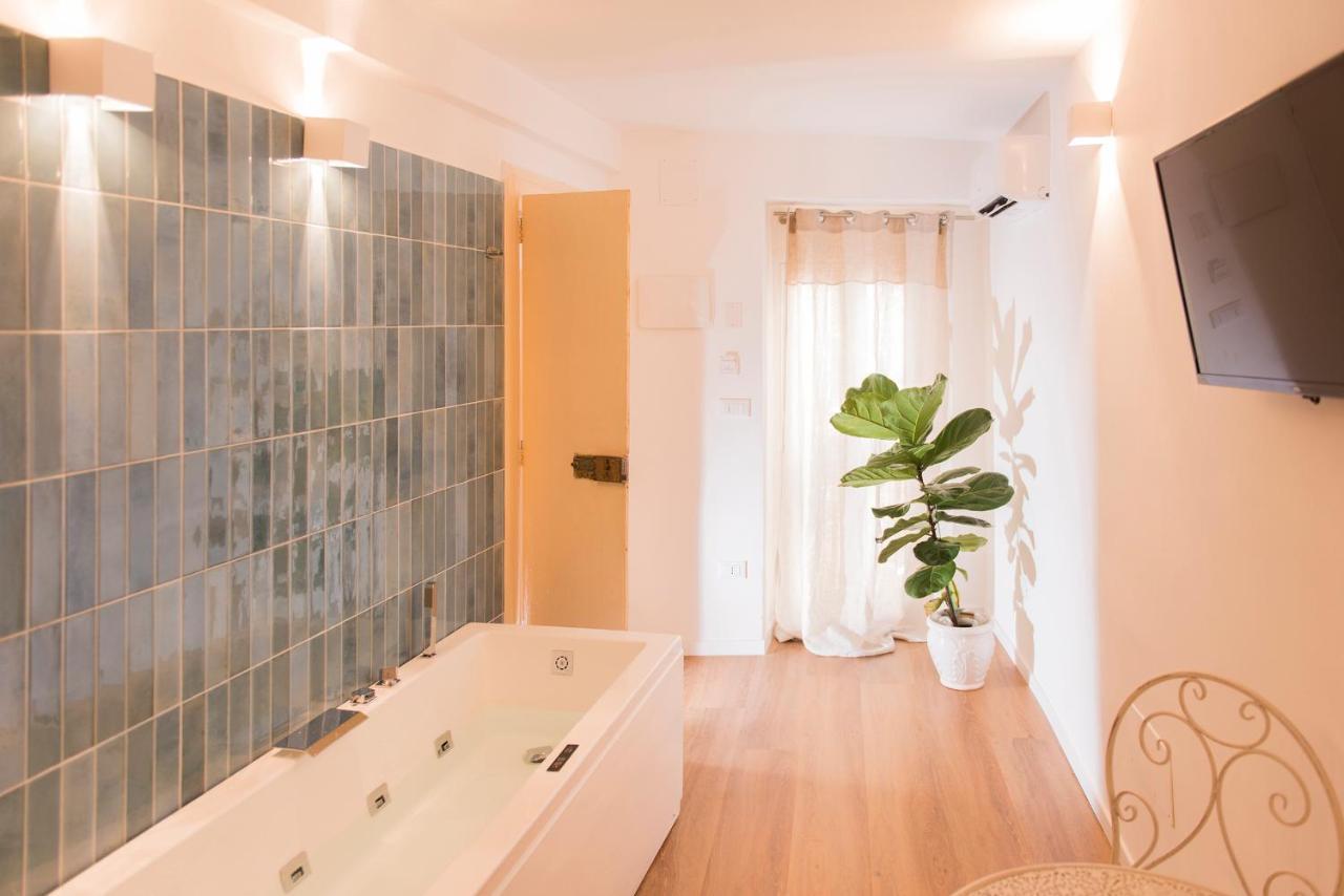 Almami Loft & Rooms Monopoli Bagian luar foto